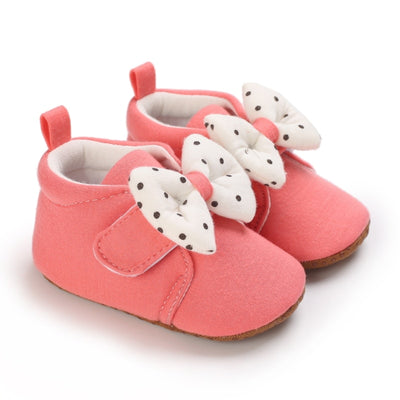 Cuddly knitted animal baby shoes